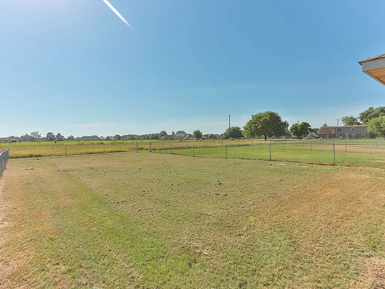 16140 Rolling Meadows Dr — Photo 7