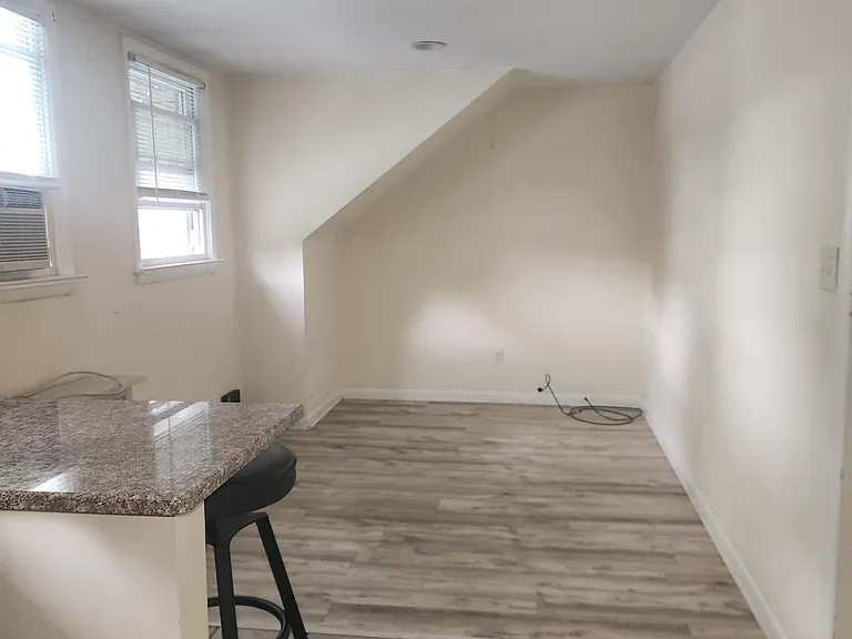 525 Maple Ave #2 — Photo 3