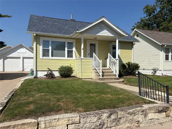 1224 11th St NW, Cedar Rapids, IA 52405