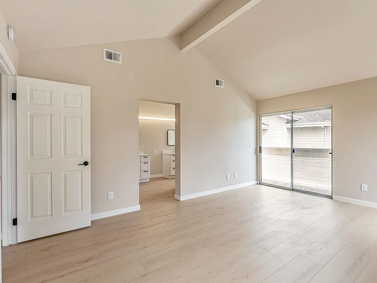 19723 Redwood Rd — Photo 9