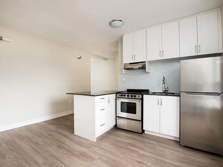 24 Tyndall Ave — Photo 21