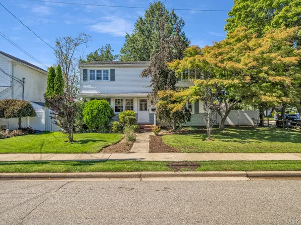 170 Park Lane, Massapequa, NY 11758
