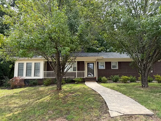 11 Cochran Dr — Photo 1