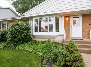 6806 W Keeney St, Niles, IL 60714