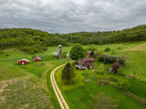6762 Lower Wyoming Rd, Spring Green, WI 53588