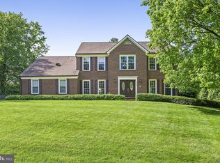 9728 Days Farm Dr, Vienna, VA 22182