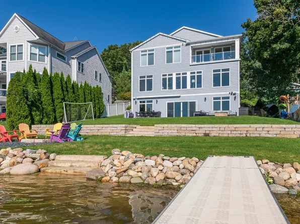 1230 N Eagle Lake Dr, Kalamazoo, MI 49009