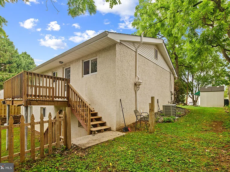 190 Maple Ave — Photo 5