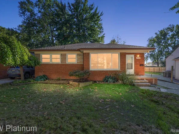 21610 Fresard St, Saint Clair Shores, MI 48080