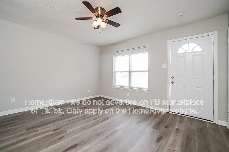 3 bed, 1.5 bath, 1372 sqft, $1,390 — Photo 4