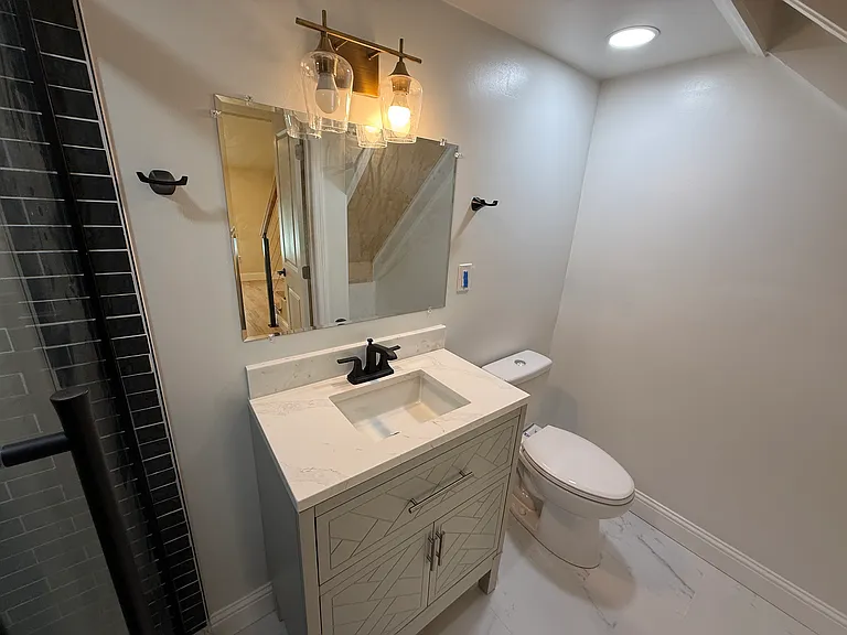 2323 Gilford St — Photo 8