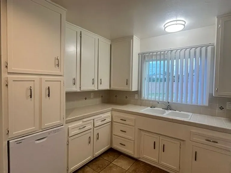 6581 Bestel Ave — Photo 9