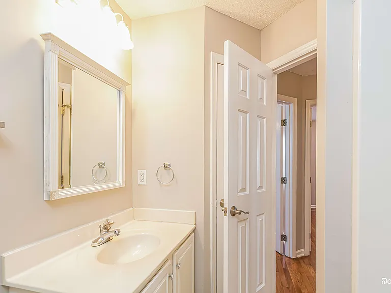 2841 Glastonbury Rd — Photo 9