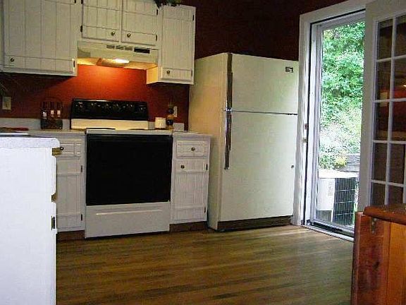 4th image of 1384 Twin Pines Trl APT A