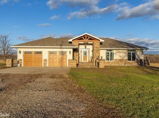 1969 R Ave, Jefferson, IA 50129