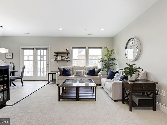 3rd image of 438 Blue Flax Pl