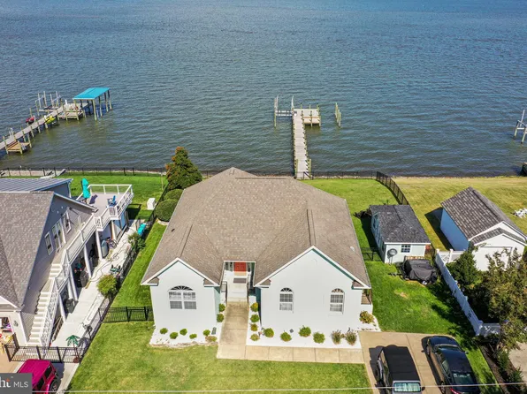 3321 Riverview Dr, Colonial Beach, VA 22443