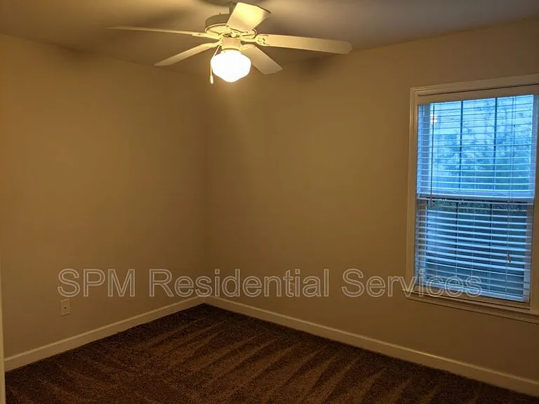 514 Foxwood Ln — Photo 9