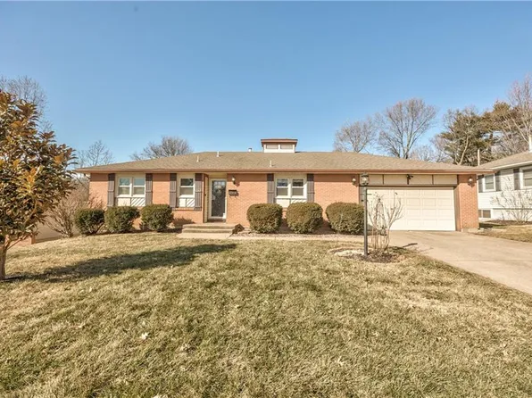 6828 Larsen Ln, Shawnee, KS 66203