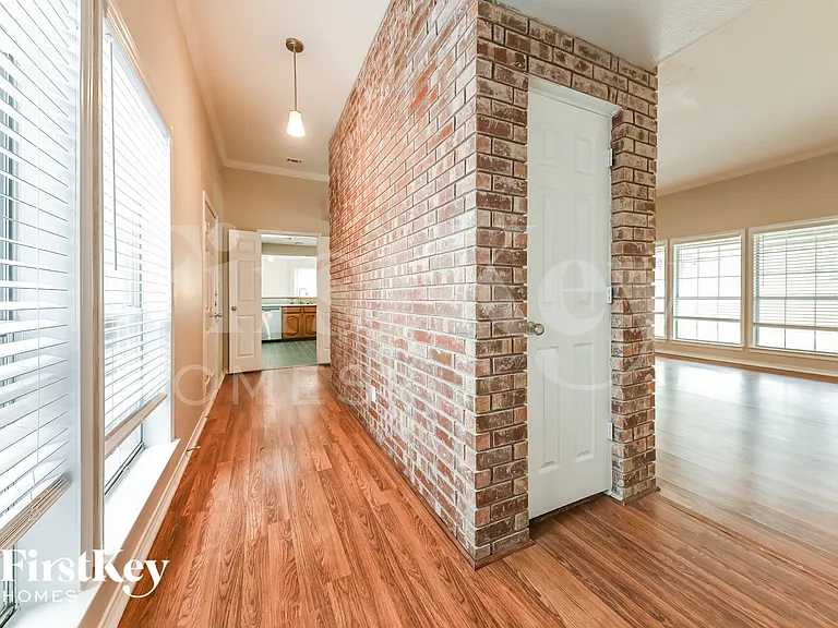 542 Renee Ln — Photo 14