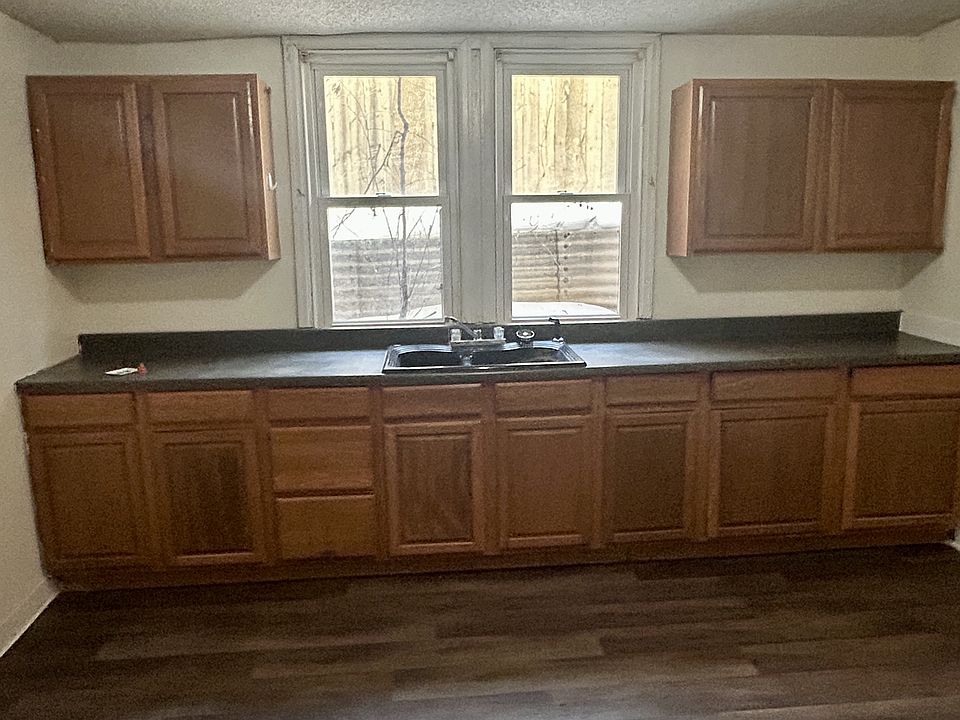 1st image of 302 E 16th St #11525371