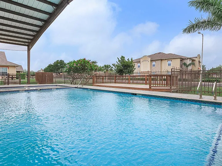 Retama Village Apartments — Photo 19