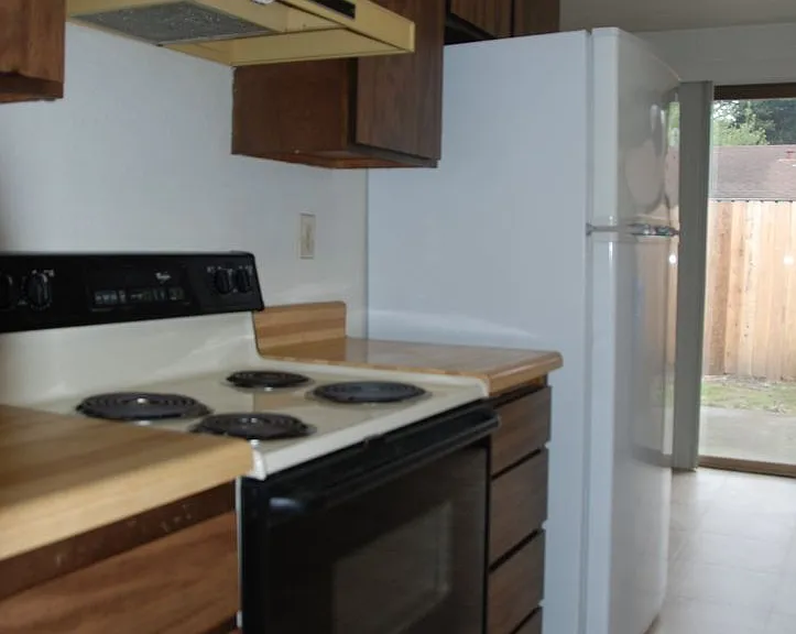 1704 Antoine Ave — Photo 6