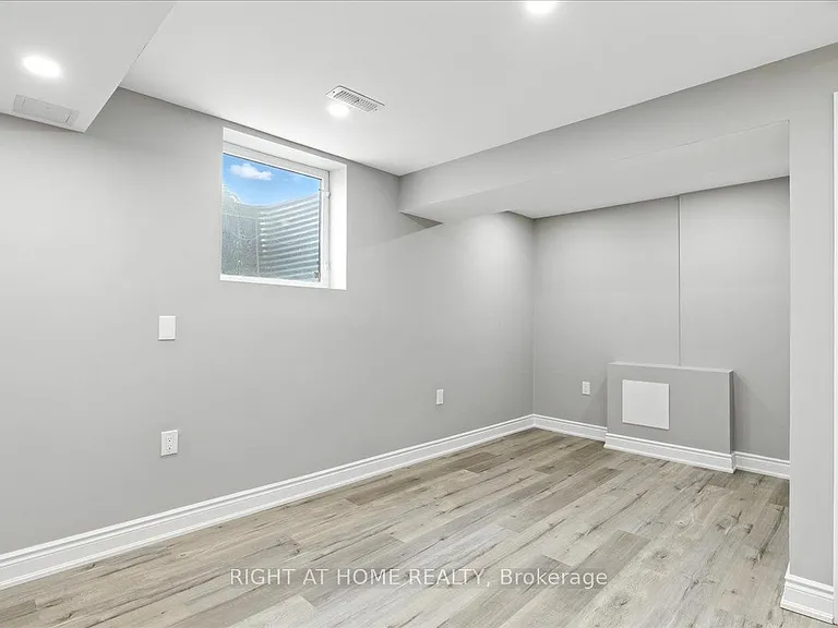 1 Lorilee Cres — Photo 4