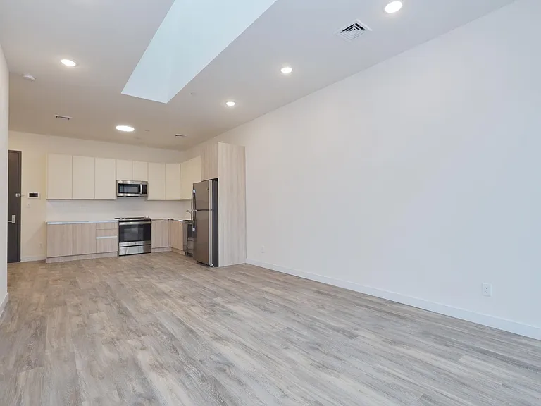 217 Main St #B — Photo 9