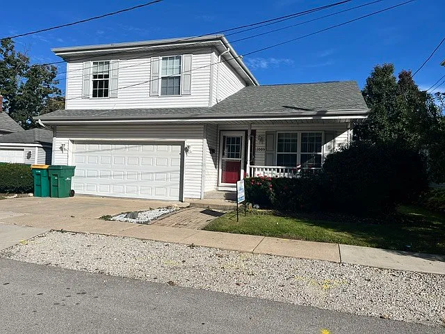 1005 Singer Ave