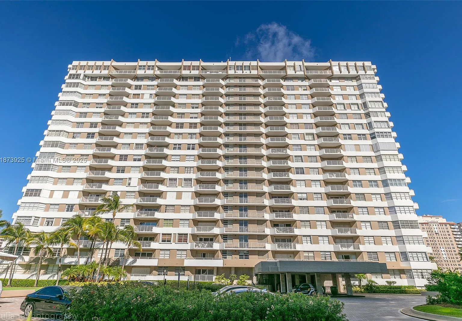 1 bed, 870 sqft, $2,200 — Photo 1