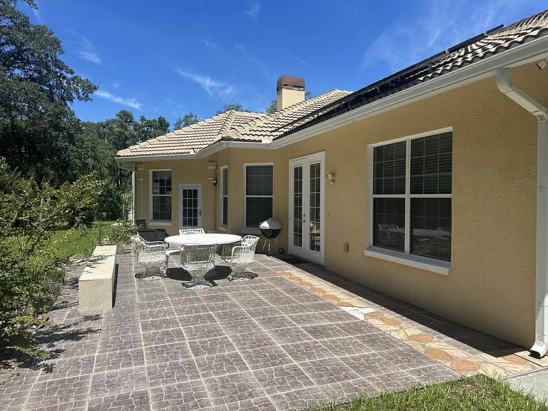 334 W Pearson St — Photo 1
