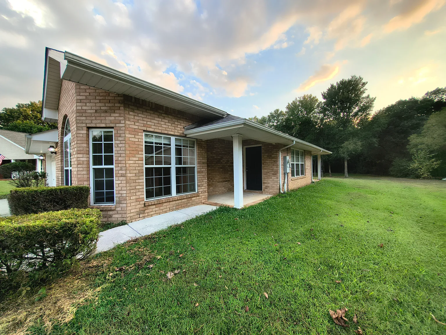 3 bed, 1367 sqft, $1,700 — Photo 2