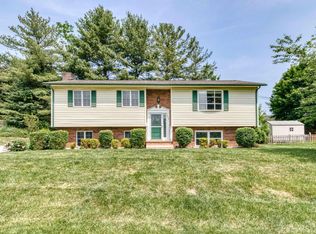 2490 Glade Dr SE, Christiansburg, VA 24073