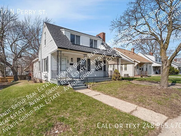 917 N Perry St — Photo 2