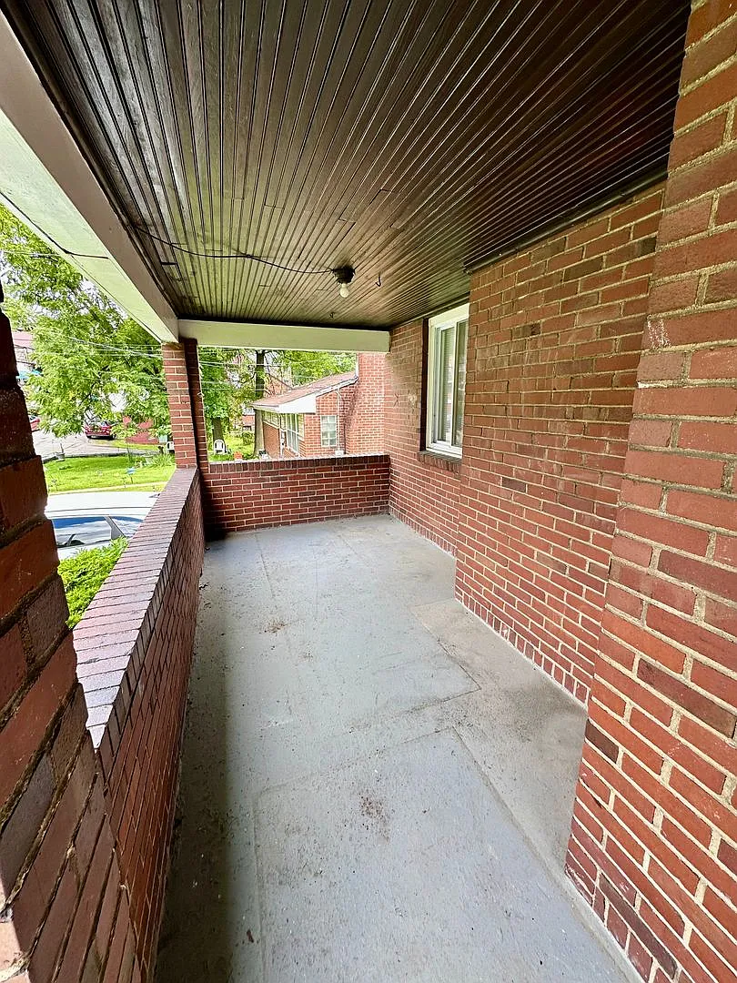 Lovely Three Bedroom Home - Window AC Units Included - Available Now! — Photo 2