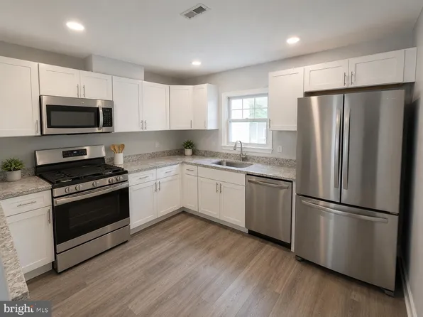 806 Hr Dr SE, Washington, DC 20032