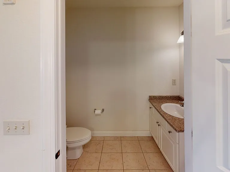 Delafield Lakes Apartments — Photo 36