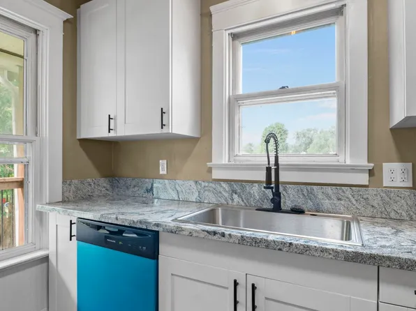 131-133 South St, Fall River, WI 53932