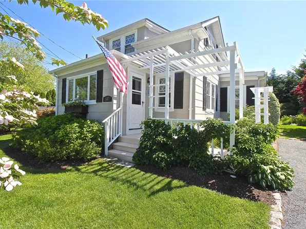 157 Ellery Ave, Middletown, RI 02842