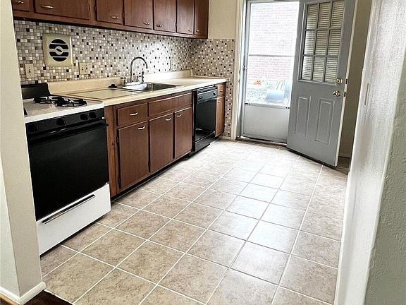 5th image of 4055 Esseldale Dr