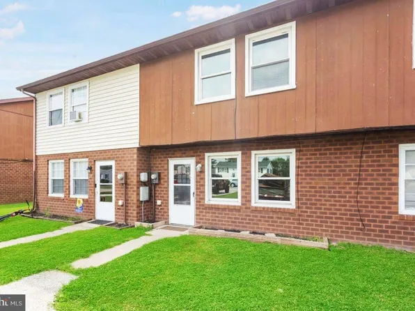 25 Commerce St, New Oxford, PA 17350