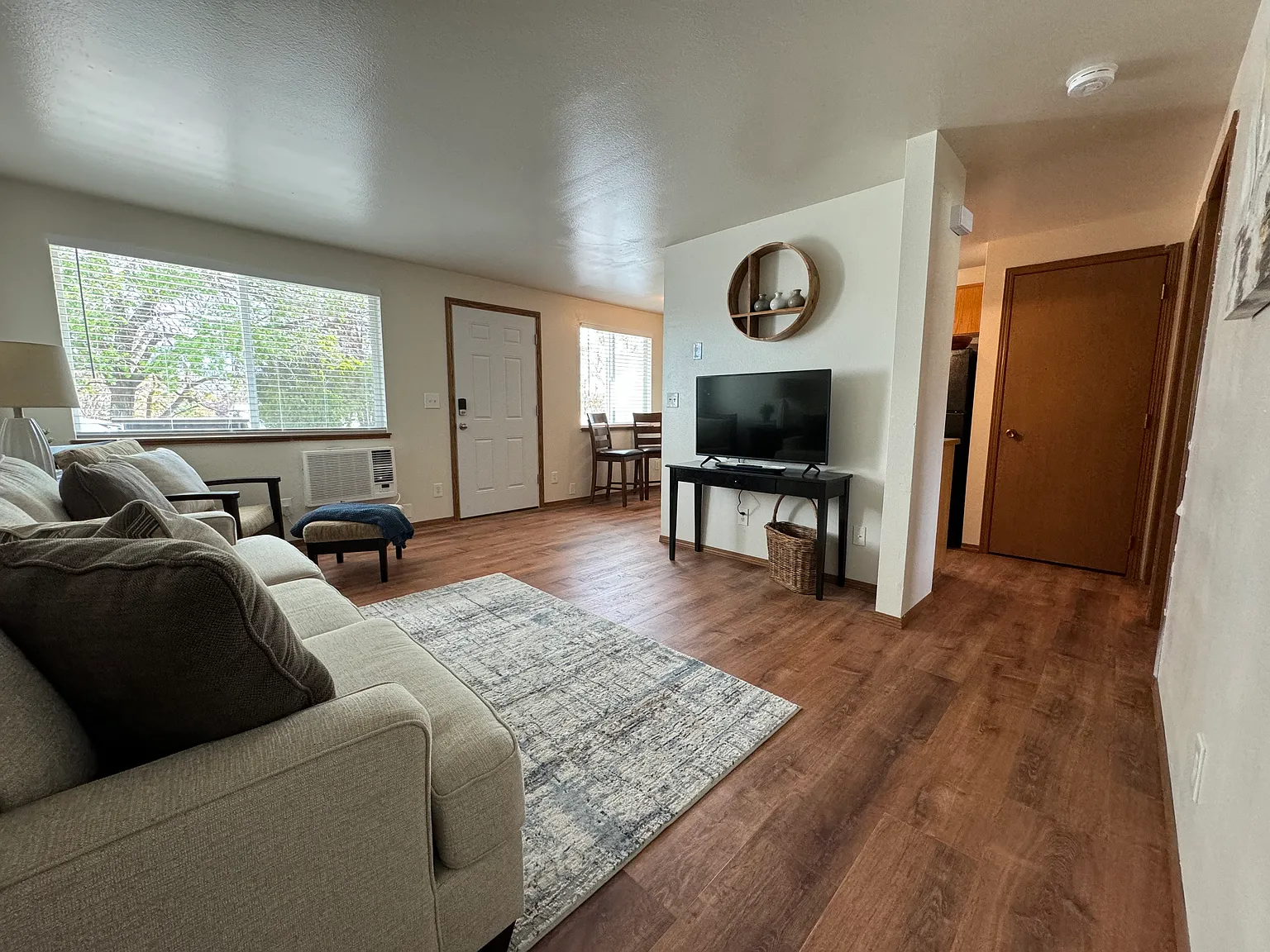 116 E Dewberry Ave — Photo 3