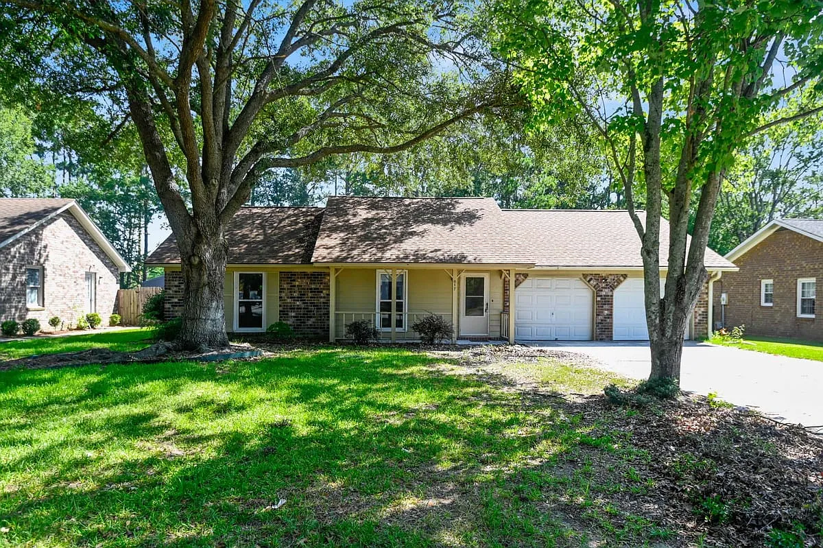 617 Longleaf Road — Photo 1