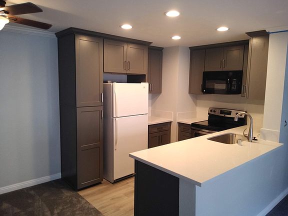 5th image of 10225 Caminito Cuervo Unit 140