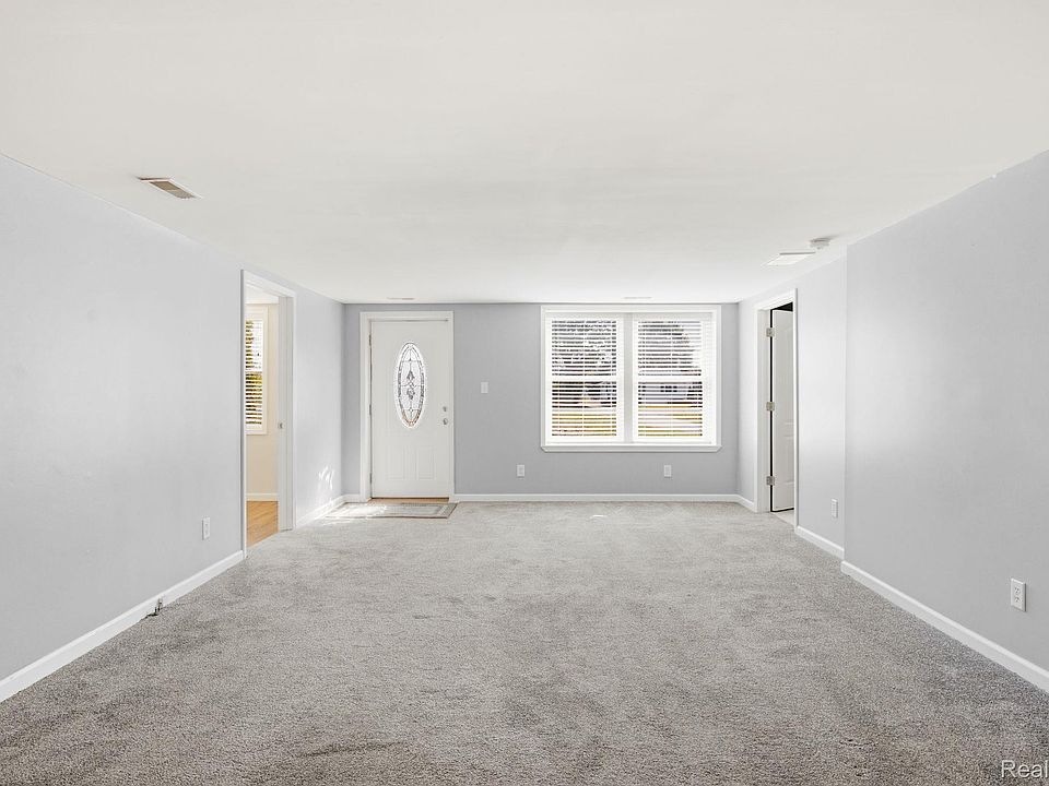 3246 Keewahdin Rd, photo 6