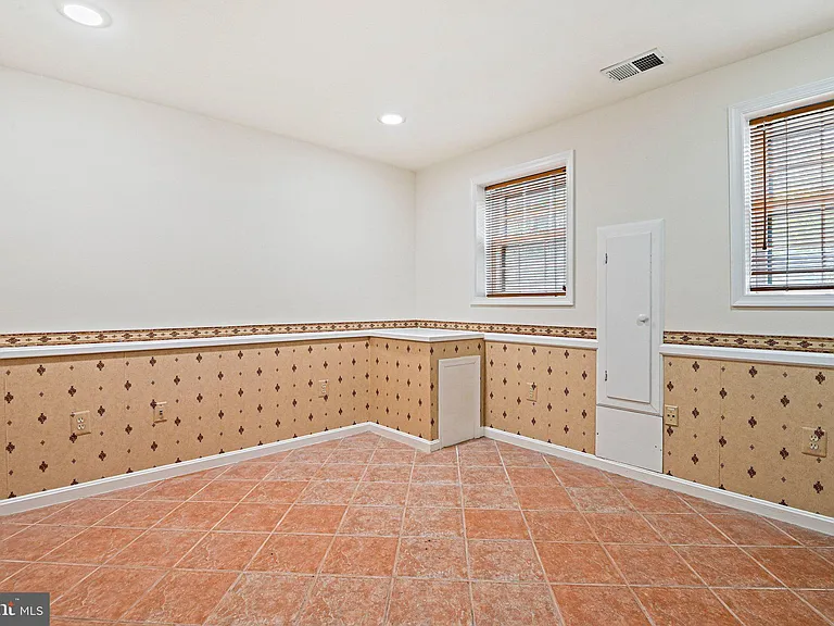 2885 Kelly Sq — Photo 17