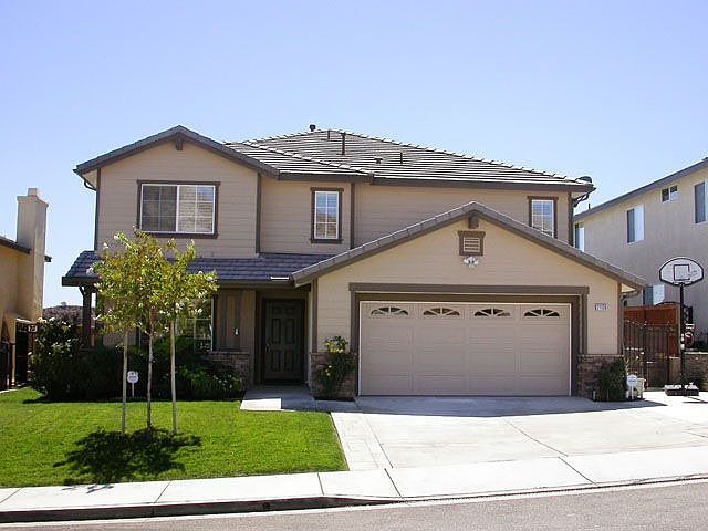 Front - curb appeal - stone accents