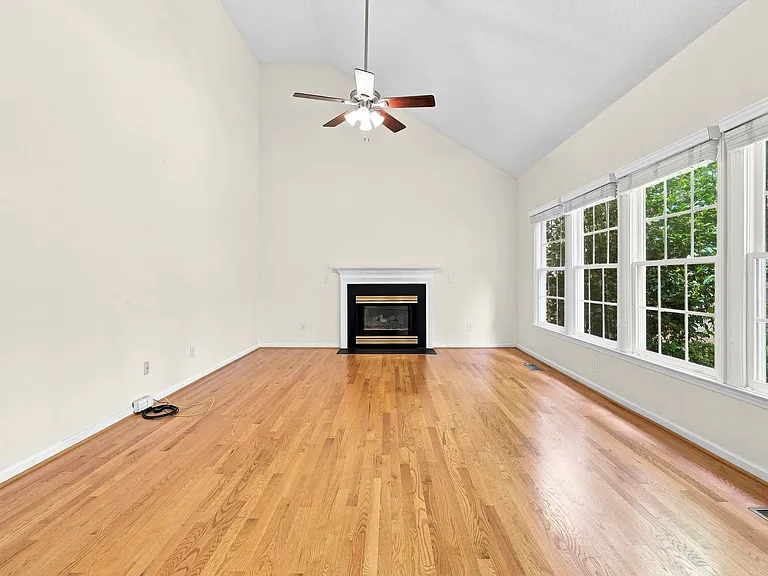 115 Lonebrook Dr — Photo 19