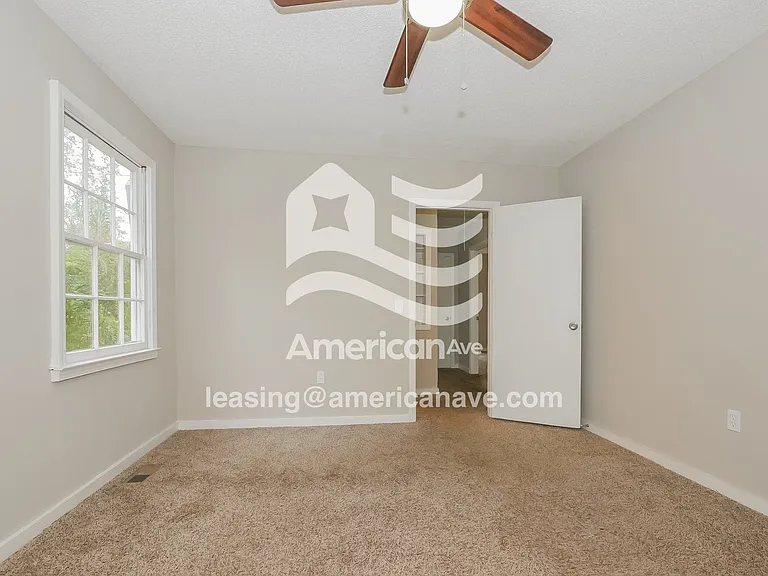 27477_009_wm_-_bedroom_13337940.jpg
